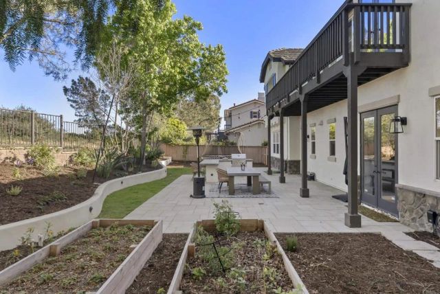 835 Lynwood Drive, Encinitas, CA 92024