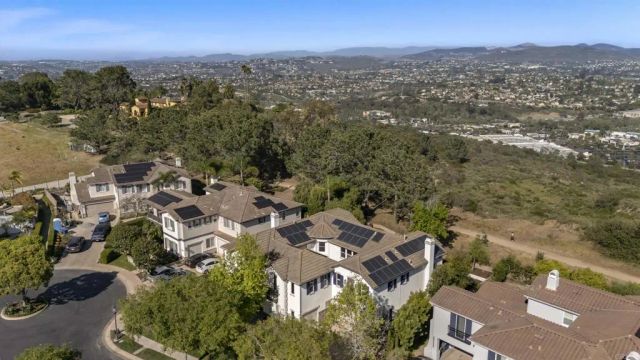 835 Lynwood Drive, Encinitas, CA 92024