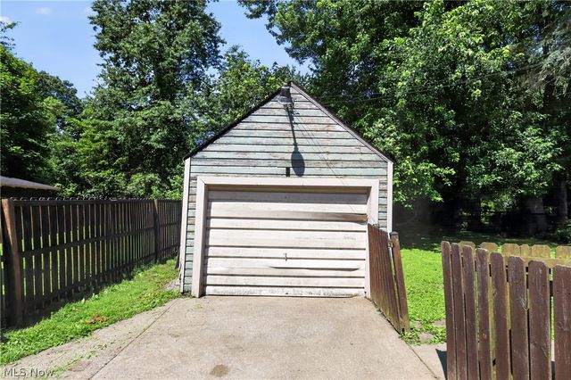 2242 Cordova Avenue, Youngstown, OH 44504