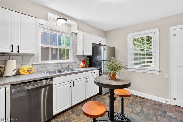 2242 Cordova Avenue, Youngstown, OH 44504