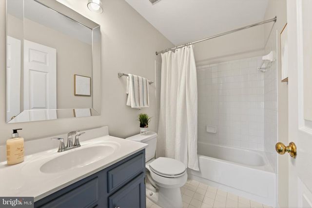 1409 PARK GARDEN LN, Reston, VA 20194