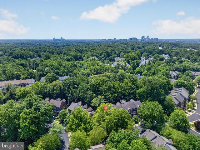1409 PARK GARDEN LN, Reston, VA 20194