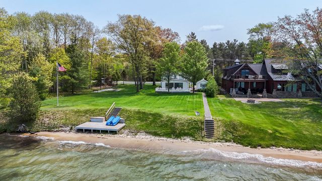 5882 Crystal Beach Road, Clearwater Twp, MI 49676