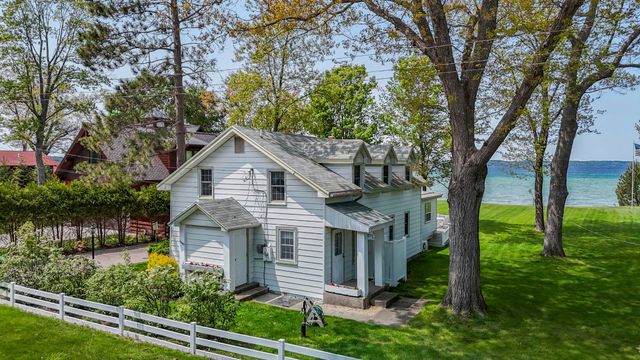 5882 Crystal Beach Road, Clearwater Twp, MI 49676