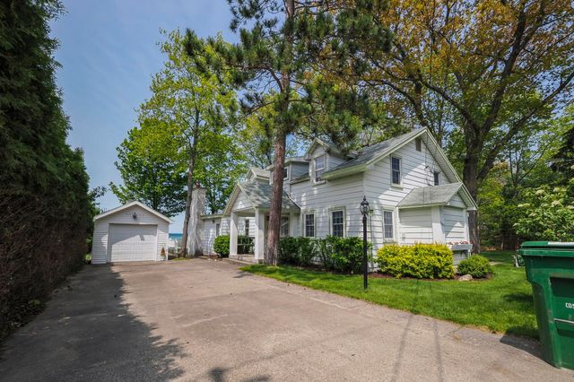 5882 Crystal Beach Road, Clearwater Twp, MI 49676