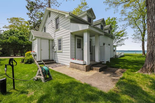 5882 Crystal Beach Road, Clearwater Twp, MI 49676