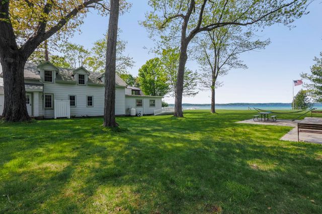 5882 Crystal Beach Road, Clearwater Twp, MI 49676