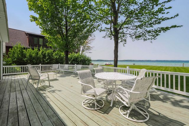 5882 Crystal Beach Road, Clearwater Twp, MI 49676