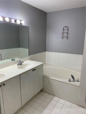 4805 SW 163rd Place 0, Miami, FL 33185