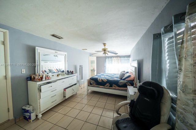 671 E 6th Pl, Hialeah, FL 33010