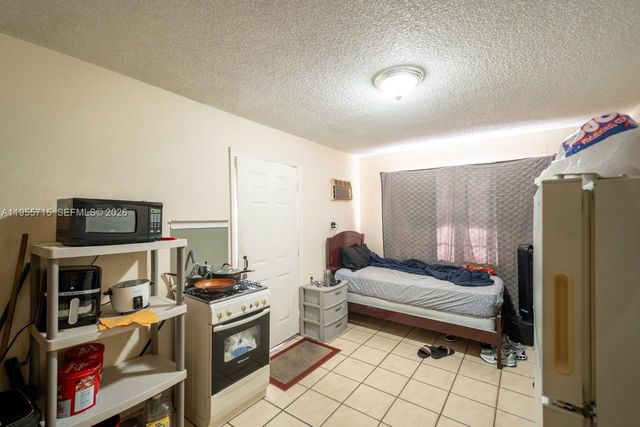 671 E 6th Pl, Hialeah, FL 33010