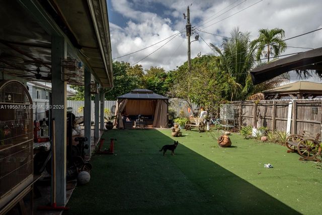 671 E 6th Pl, Hialeah, FL 33010