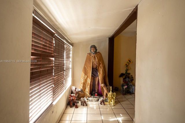 671 E 6th Pl, Hialeah, FL 33010