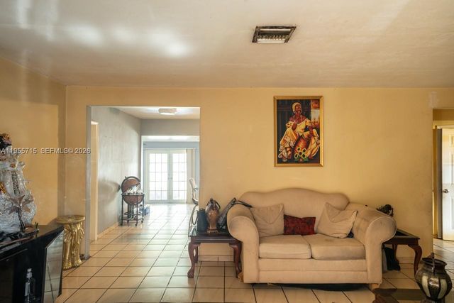 671 E 6th Pl, Hialeah, FL 33010