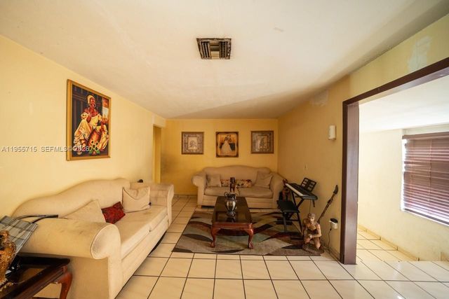 671 E 6th Pl, Hialeah, FL 33010