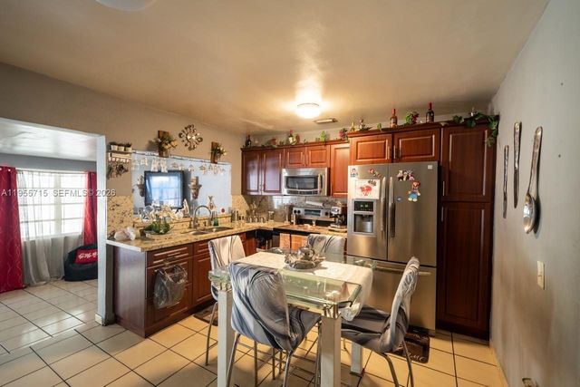 671 E 6th Pl, Hialeah, FL 33010