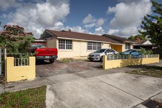 671 E 6th Pl, Hialeah, FL 33010