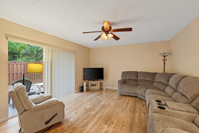 825 CENTER Street 39D, Jupiter, FL 33458