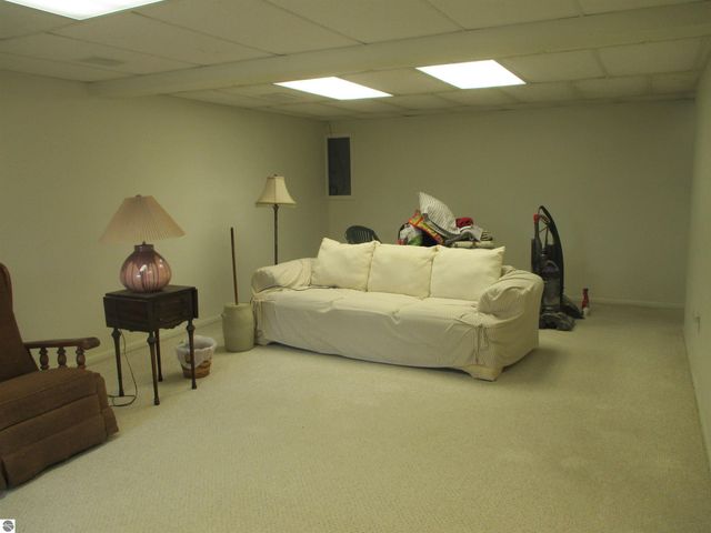 6203 S Whiteville Road, Mt Pleasant, MI 48858