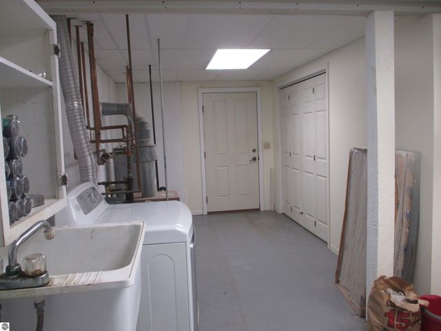 6203 S Whiteville Road, Mt Pleasant, MI 48858