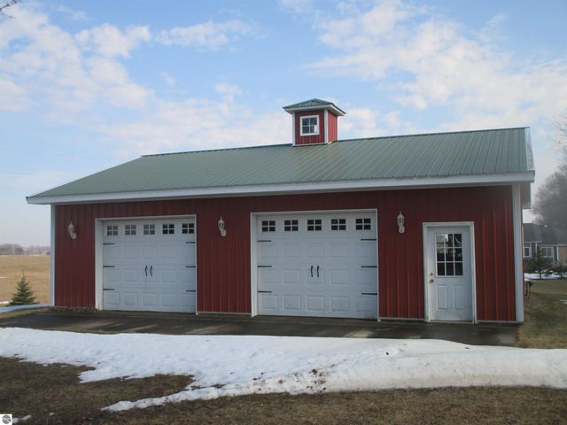 6203 S Whiteville Road, Mt Pleasant, MI 48858