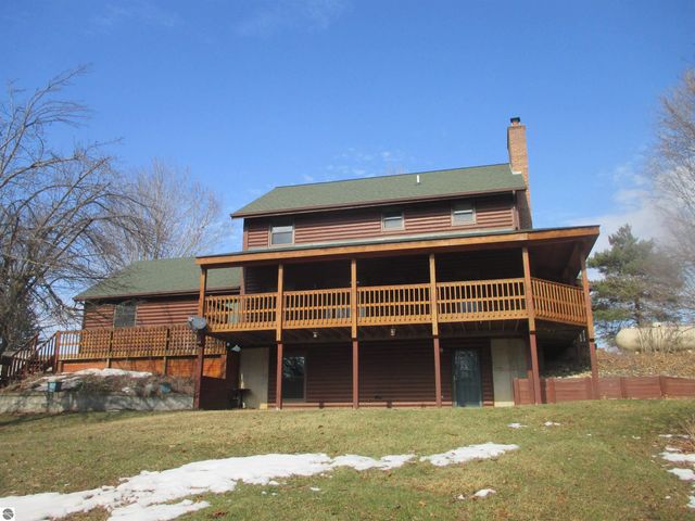 6203 S Whiteville Road, Mt Pleasant, MI 48858