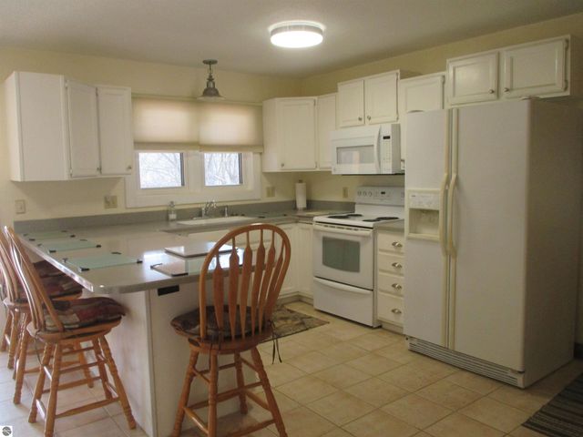 6203 S Whiteville Road, Mt Pleasant, MI 48858