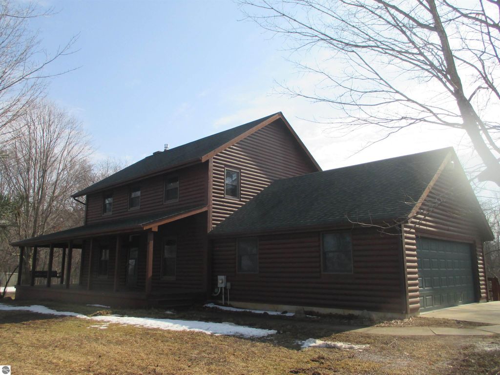 Image 3 of property listing at 6203 S Whiteville Road, Mt Pleasant, MI 48858