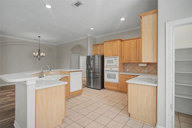 2409 S Venice Drive, Pearland, TX 77581