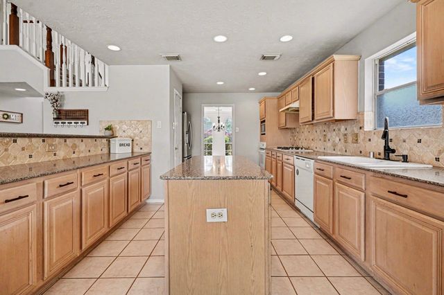 9606 Dry Springs Drive, La Porte, TX 77571