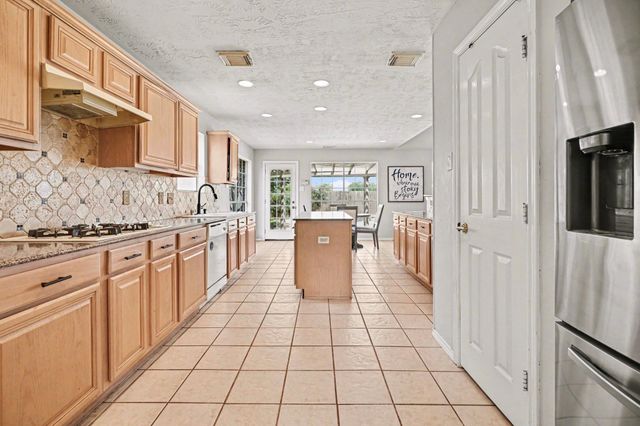 9606 Dry Springs Drive, La Porte, TX 77571