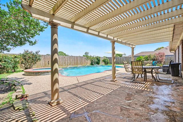 9606 Dry Springs Drive, La Porte, TX 77571