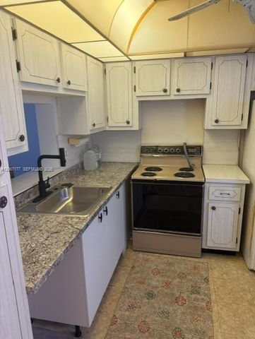 619 NE 14th Avenue 403, Hallandale Beach, FL 33009