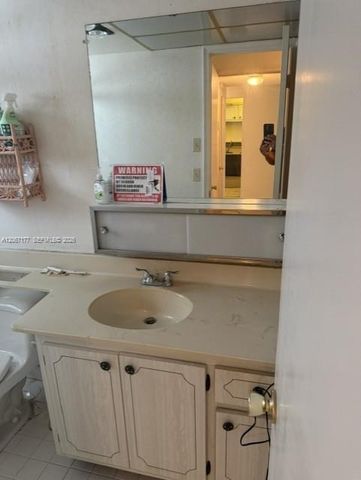 619 NE 14th Avenue 403, Hallandale Beach, FL 33009