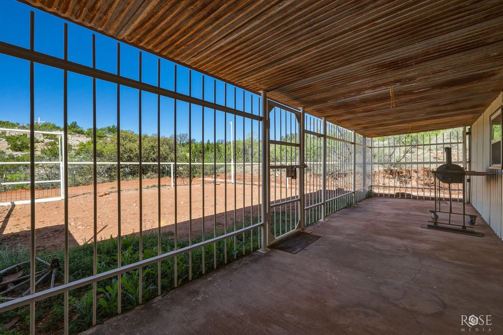 Image 22 of property listing at 10261 N Us Hwy 277, San Angelo, TX 76905