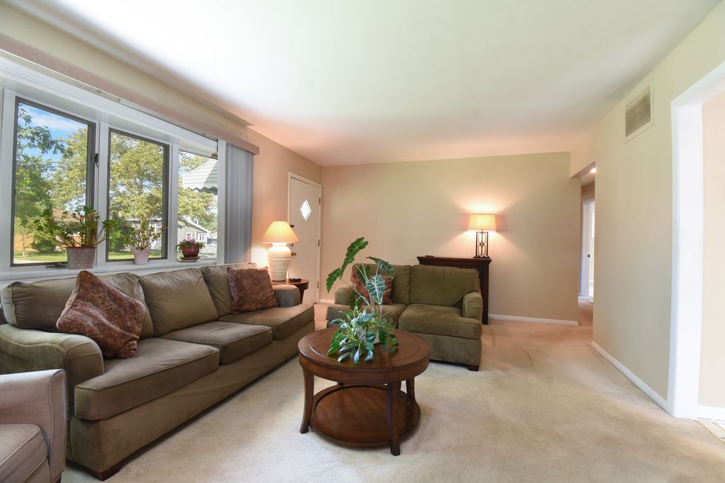 725 N Bierman Avenue, Villa Park, IL 60181 — photo 2