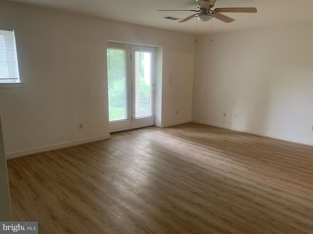 3902 EASTVIEW LN, Wilmington, DE 19802