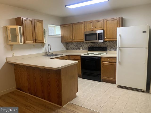 3902 EASTVIEW LN, Wilmington, DE 19802
