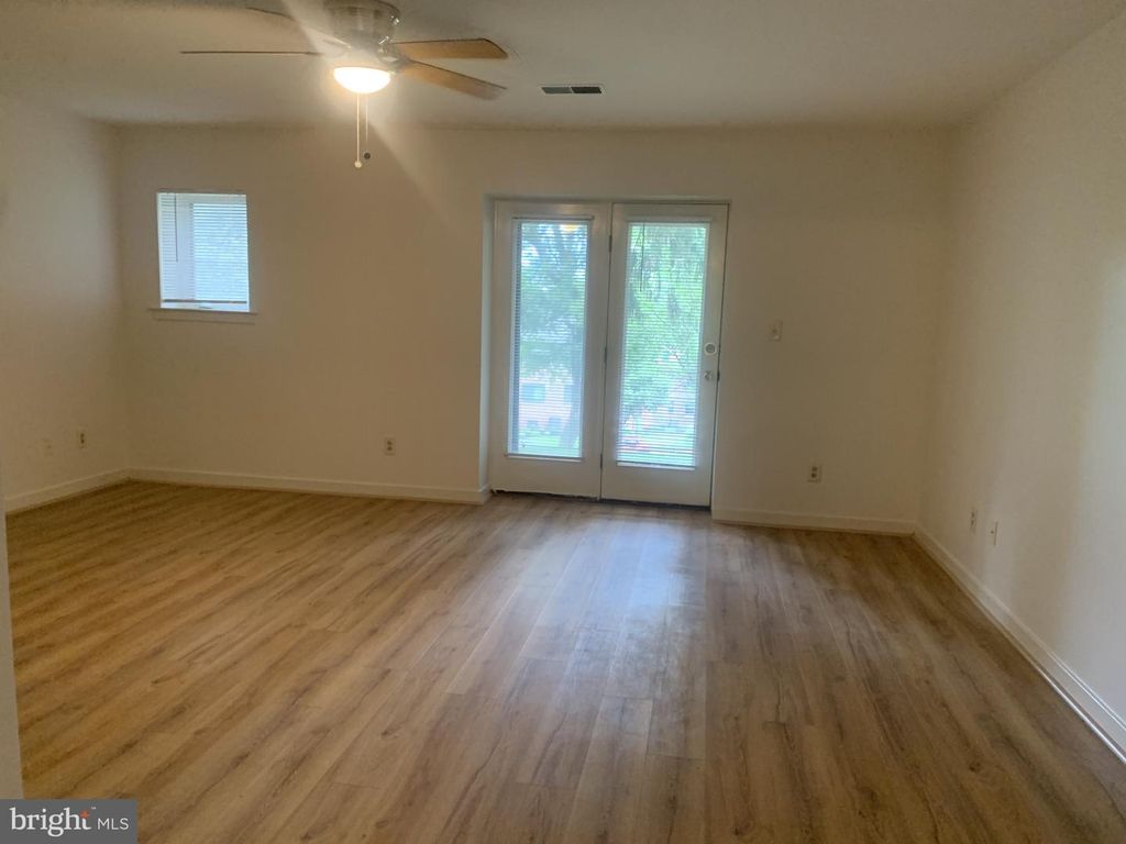 3902 EASTVIEW LN, Wilmington, DE 19802