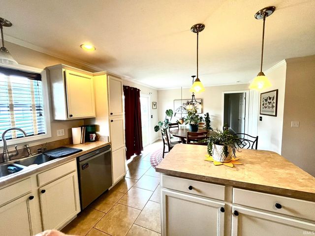 1954 Saint Lucia Drive, Newburgh, IN 47630