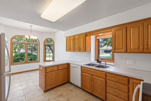 4134 Thornhill Lane, Vadnais Heights, MN 55127