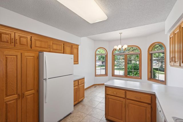 4134 Thornhill Lane, Vadnais Heights, MN 55127