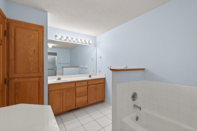 4134 Thornhill Lane, Vadnais Heights, MN 55127