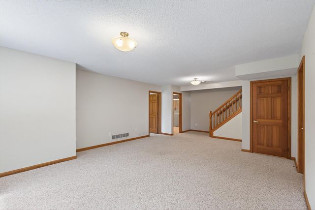 4134 Thornhill Lane, Vadnais Heights, MN 55127