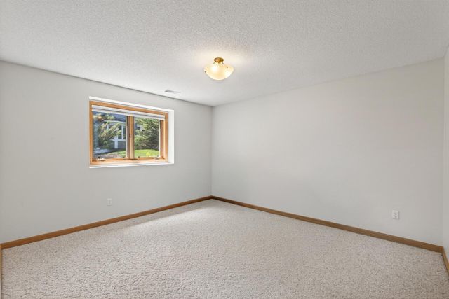 4134 Thornhill Lane, Vadnais Heights, MN 55127