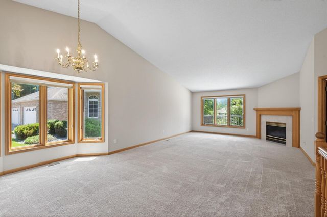 4134 Thornhill Lane, Vadnais Heights, MN 55127