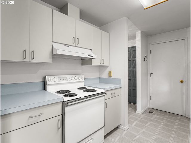 322 S NEBRASKA St, Portland, OR 97239