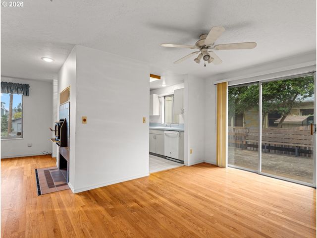 322 S NEBRASKA St, Portland, OR 97239