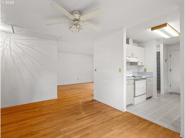 322 S NEBRASKA St, Portland, OR 97239