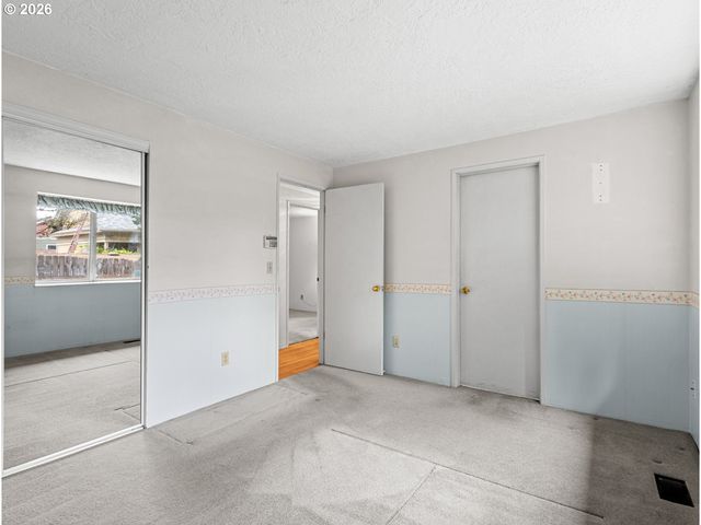 322 S NEBRASKA St, Portland, OR 97239